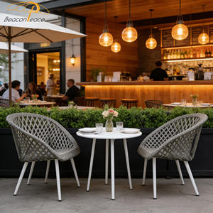 Ensemble de deux chaises et tables en rotin pour restaurant et café - Product Image 1