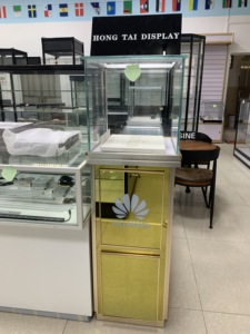 Çeşitli renk ve logolarda mevcut özelleştirilebilir ayaklı dolap iç<span class=keywords><strong>in</strong></span> lüks altın yüksek dereceli butik alışveriş merkezi ekranı - Product Image 3