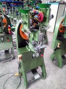 Macchina Automatica <span class=keywords><strong>per</strong></span> Foratura e Rivettatura di <span class=keywords><strong>Tessuti</strong></span> e Pelle <span class=keywords><strong>per</strong></span> Abbigliamento - Product Image 6