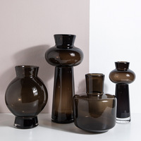 Vase en verre brun épais de style nordique de luxe - Base lourde Décoration d'intérieur moderne Élégant centre de table pour le salon Affichage sur table
