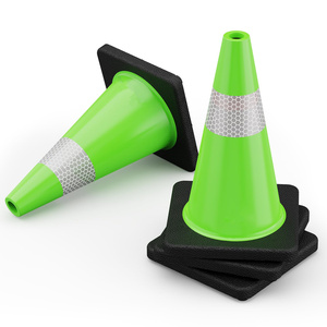 Cônes de signalisation routière CITICITY de 18 pouces avec base lestée noire, cônes de signalisation routière verts en PVC avec col réfléchissant haute visibilité - Product Image 1