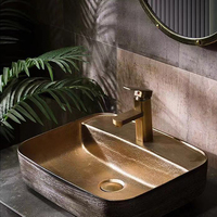 Évier en céramique, salle de bains, salle de bains, évier en or et couleur mat, vaisselle sanitaire de luxe, haute qualité