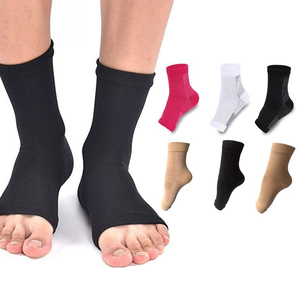 Chaussettes de fasciite plantaire absorbant la sueur avec entorse du tendon à compression antidérapante - Product Image 4