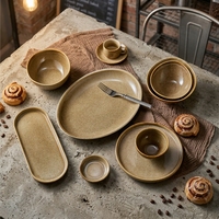 Service de vaisselle élégant en céramique et porcelaine émaillée ambre, assiettes, bols à soupe, pour la maison et les restaurants, résistant au four et aux éclats.