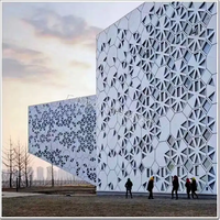 Panneau mural décoratif en aluminium perforé pour façade architecturale, pare-soleil, avec design de trous personnalisé
