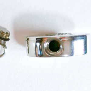 ステンレス製銀メッキのキリスト教徒用大型遺灰入れ、ペットの足跡入り火葬壺、親友の記念品ネックレスペンダント - Product Image 5