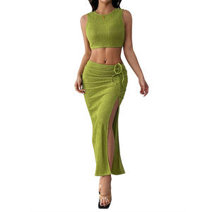 Ensemble 2 pièces décontracté pour femme : Gilet sans manches effet plissé et jupe fendue – Tendance - Product Image 1