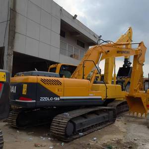 Excavadora de cadenas usada Hyundai220lc-9s de alta calidad, 22 toneladas, modelo 2023, cucharón de 1m, motor, caja de cambios, PLC, buen precio en oferta - Product Image 1