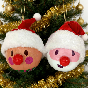 Ornements de Noël en mousse 3D avec personnage de dessin animé et chapeau de Père Noël en peluche - Décoration d'arbre ludique - Product Image 1