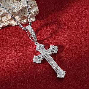 Ciondolo a Croce Gotica Iced Out Hip Hop in <span class=keywords><strong>Argento</strong></span> Sterling 925 con <span class=keywords><strong>Ali</strong></span> Decorate per Uomo, Lusso VVS 1 <span class=keywords><strong>D</strong></span> Moissanite Supera il Test del Diamante - Product Image 5