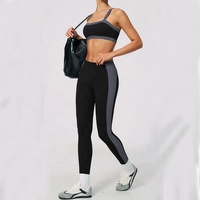 Ensemble de vêtements de sport avec coussinets amovibles, haut dos nu à col halter color block, leggings sculptants et gainants, vêtements athleisure