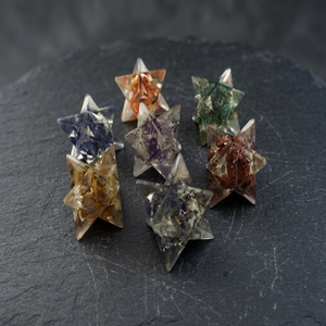 Étoile de David Merkaba en cristal naturel 15-20mm, ensemble d'orgone de chakra sculpté à la main en pierre semi-précieuse - Product Image 1