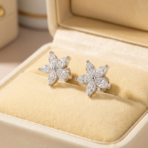 Pendientes de Plata de Ley 925 con Baño de Platino, Diseño Vintage con Moissanita en Forma de Pera de 7x9mm y Perla de Agua Dulce, Regalo de Boda - Product Image 6