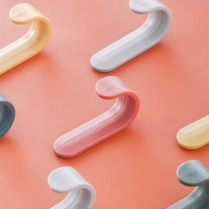 Crochets muraux adhésifs puissants sans perçage, design tendance, pour suspendre vêtements ou étagères dans la cuisine (vente en gros) - Product Image 2