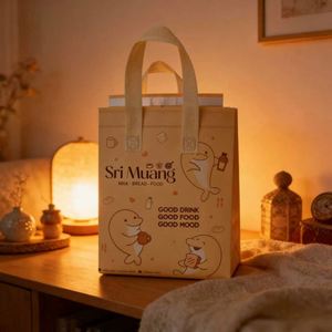 Sac isotherme personnalisé en non-tissé avec logo, en aluminium, imperméable, pour bubble tea, boissons chaudes, courses à emporter, et repas. - Product Image 1