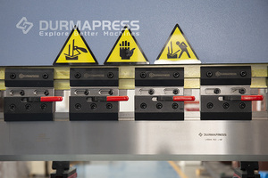 Prensa Plegadora Hidráulica CNC Totalmente Automática de 80T/3200mm con Sistema de Control DP-ECO E21 - Product Image 3