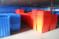 Réservoir de poissons en plastique carré extérieur 140L Grande caisse solide à dessus ouvert pour l'agriculture Récipient en plastique