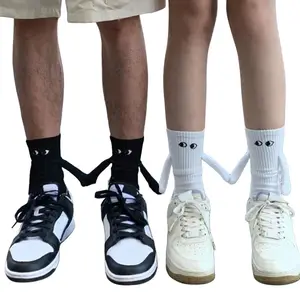 Tiktok Hand in Hand 3D Big Eye Tube Socken Persönlichkeit atmungsaktiv Paar Magnetic Herren-und Damen socken weiße Socken