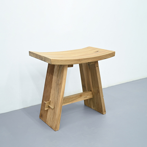 Banc en teck ancien de style japonais avec assise courbée et texture naturellement patinée, tabouret récupéré pour hôtel et jardin - Product Image 5