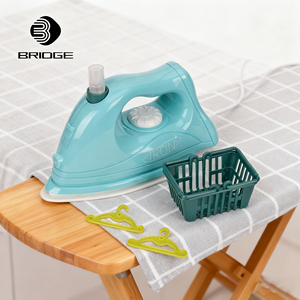 2-14 साल की उम्र के लिए बच्चों के ब्लू मिनी आयरन खिलौने सिलिकॉन और प्लास्टिक सामग्री को बैटरी की आवश्यकता नहीं - Product Image 3