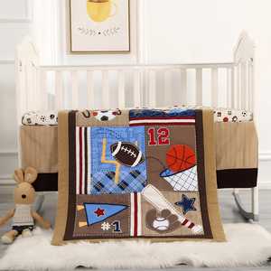 Ensemble de literie pour berceau de sport 3 pièces, marron, football, basketball, rugby, ensemble de literie pour berceau, baseball, doux, avec couvre-lit, jupe et drap - Product Image 1