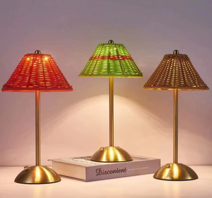 Lampada da Tavolo LED a Forma di Fiore Retrò, Ricaricabile USB-C, Dimmerabile al Tocco, Base in Metallo, Stile Europeo, Decorativa per Camera da Letto - Product Image 2