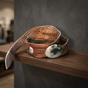Ceinture en cuir véritable tressée avec conchos argentés, style classique, unisexe, design tissé marron - Product Image 3