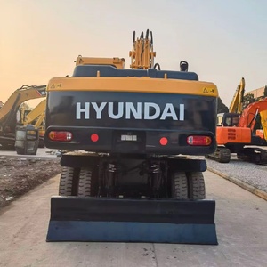 Presque neuf, projet de construction de haute qualité : Excavatrice sur pneus Hyundai 210W d'occasion de 21 tonnes. - Product Image 4