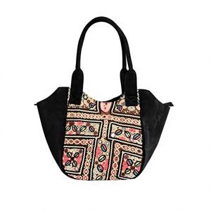 Sac fourre-tout ethnique artisanal en velours brodé, imperméable, avec fermeture éclair - Product Image 3