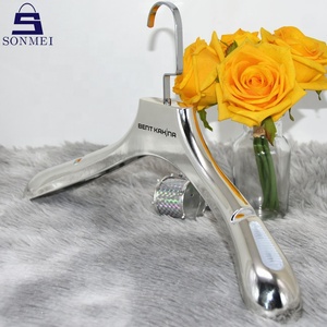 Bán buôn rõ ràng long lanh Màu Đỏ tùy chỉnh giặt quần áo nhựa móc áo - Product Image 5