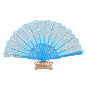 Nouvel éventail espagnol en plastique pour femme, idéal pour les mariages et les cadeaux, avec finition dorée - Product Image 5