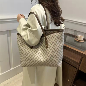 Sac à main de luxe de grande capacité de haute couture, couleur unie, pour femmes, fermeture ouverte, sac à bandoulière en PU avec logo personnalisé, toutes saisons - Product Image 4