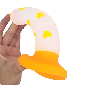 BANSEY Dildo de Silicona Líquida Realista con Corazón Luminoso, Plug Anal con Base de Succión Manos Libres, Juguete Sexual Novedoso para Adultos - Product Image 3