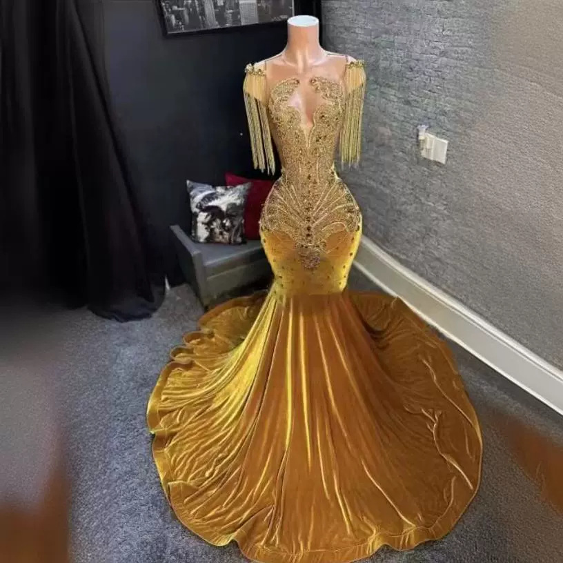 Elegant Women in Ball Gown - 2025 New Design Evening Dresses
