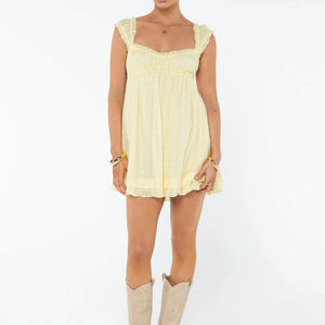 Vestido casual de verano para mujer, estilo bohemio, color crema, con bordado floral, volantes, cuello cuadrado, cintura simulada, estilo babydoll, mini. - Product Image 2