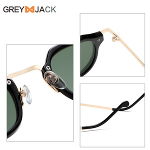 Lunettes de soleil carrées Grey Jack, monture noire et or, protection UV400, unisexe, verres TAC, style hybride en acier inoxydable et PC - Product Image 3
