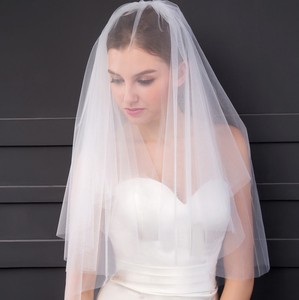Voiles de <span class=keywords><strong>mariée</strong></span> double couche bon marché Voiles de <span class=keywords><strong>mariée</strong></span> courts simples en tulle doux Voiles de coude de mariage avec peigne à cheveux - Product Image 2