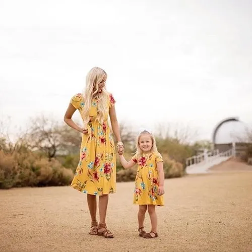 Mamá y me trajes de verano Boho Floral amarillo vestido de mujer Casual vestido Midi