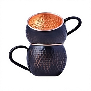 Taza Moscow Mule de cobre hecha a mano con acabado martillado, ideal para cócteles, whisky, vodka y bebidas frías. - Product Image 2