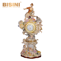 Horloge de table élégante en porcelaine classique noble de style européen, en bronze doré antique, représentant une dame méditante