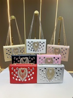 Pochette de soirée pour femme, sac à bandoulière doré métallisé avec chaîne, sac carré à rabat, petit sac à main orné de strass