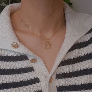 Collar con Colgante de Herradura de la Suerte - Product Image 1