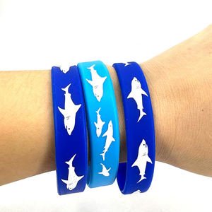 Expédition dans le monde entier imprimé motif requin thème fête de vacances mer vie bracelets en silicone pour hommes et femmes - Product Image 4