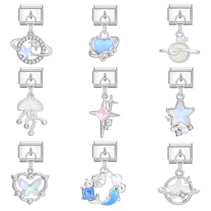 Colgante de mariposa y luna personalizado con diamantes de colores, hecho a mano, de acero de titanio electrochapado, para manualidades DIY, con dijes transfronterizos. - Product Image 2