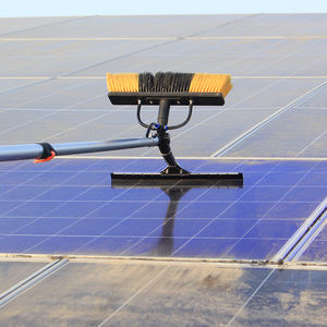 Brosse de nettoyage télescopique pour vitres extérieures Laveuse de panneaux solaires - Product Image 1