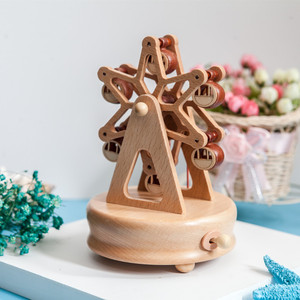 Carillon a manovella in legno massello a forma di giostra con melodia di Buon Compleanno per regali per bambini - Product Image 6