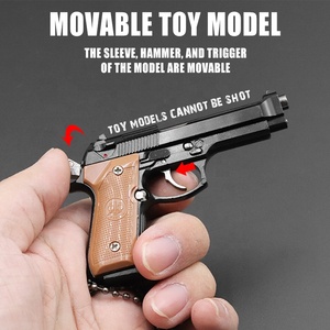 Modellino in Metallo 1:3 Staccabile <span class=keywords><strong>Beretta</strong></span> <span class=keywords><strong>92F</strong></span> per Portachiavi, Ecologico, Regalo di Compleanno per Ragazzi e Adulti - Product Image 2