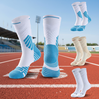 Chaussettes de basket-ball pour hommes personnalisées, à manches longues, pratiques pour l'entraînement, respirantes, antibactériennes, avec logo rayé, design tricoté