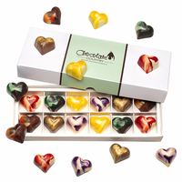 Emballage de boîte de chocolat couvert de luxe personnalisé avec six pralines fraises et truffes