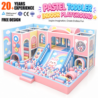 Structure de jeu intérieure pour enfants sur le thème amusant : piscine à balles, toboggan, tube, filet d'escalade, tunnel et maison de jeux